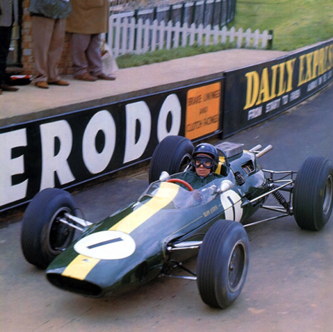 Silverstone  : tenue de pluie exigée... Silverstone  : tenue de pluie exigée...